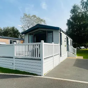 https://teejays-lodge-with-hot-tub.yorkshirehotels.net